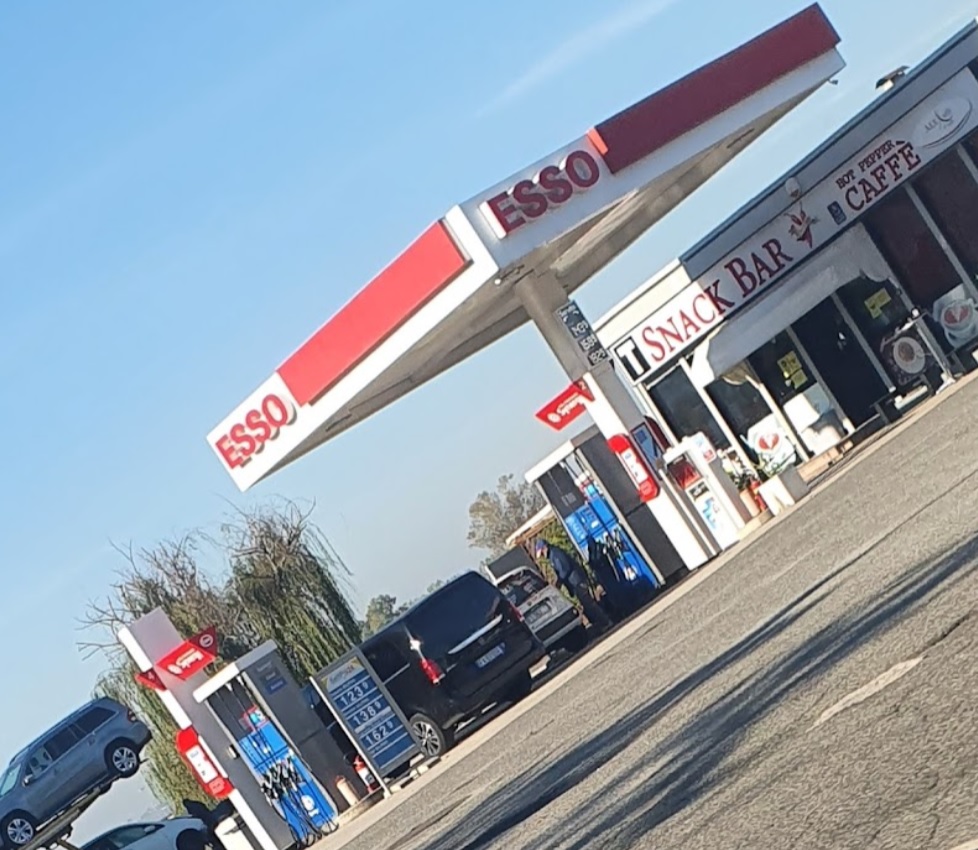  Distributore Del Tosto Elisa in Via Salaria Km 21,50 a Roma, Stazione di Servizio Fuel Quality, gasolio, benzina e GPL 